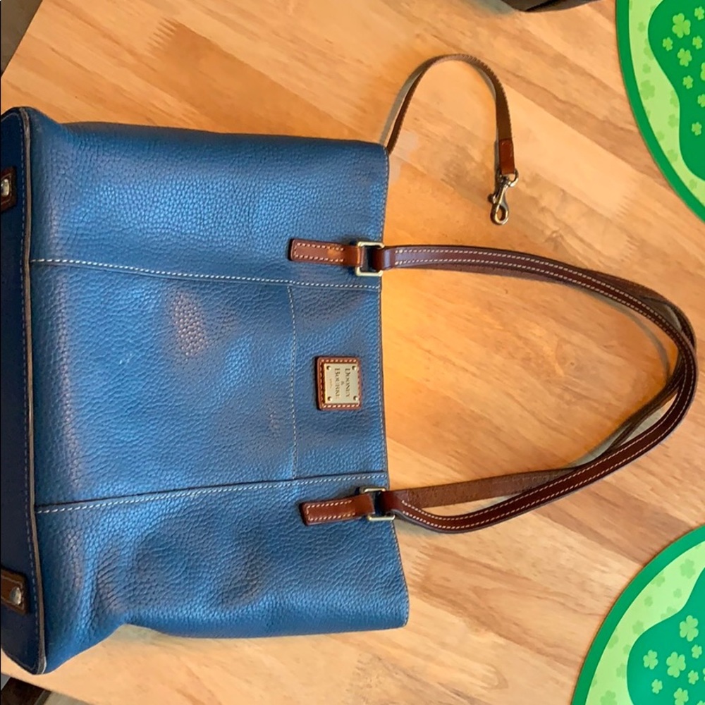 Dooney & Bourke tote with storage bag